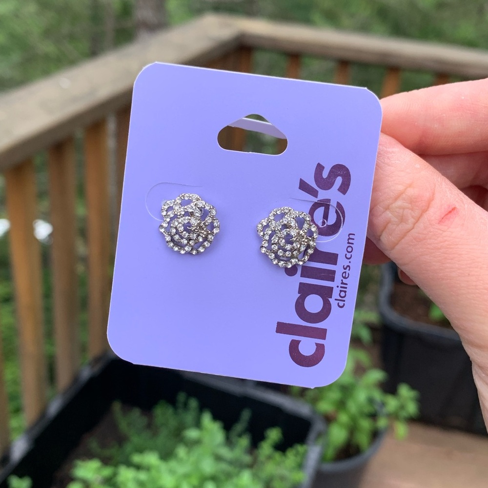 NWT Claire’s Sparkly Flower Rose Earrings